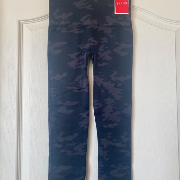 Spanx Black Camo Leggings NWT Size Small - Picture 13 of 13